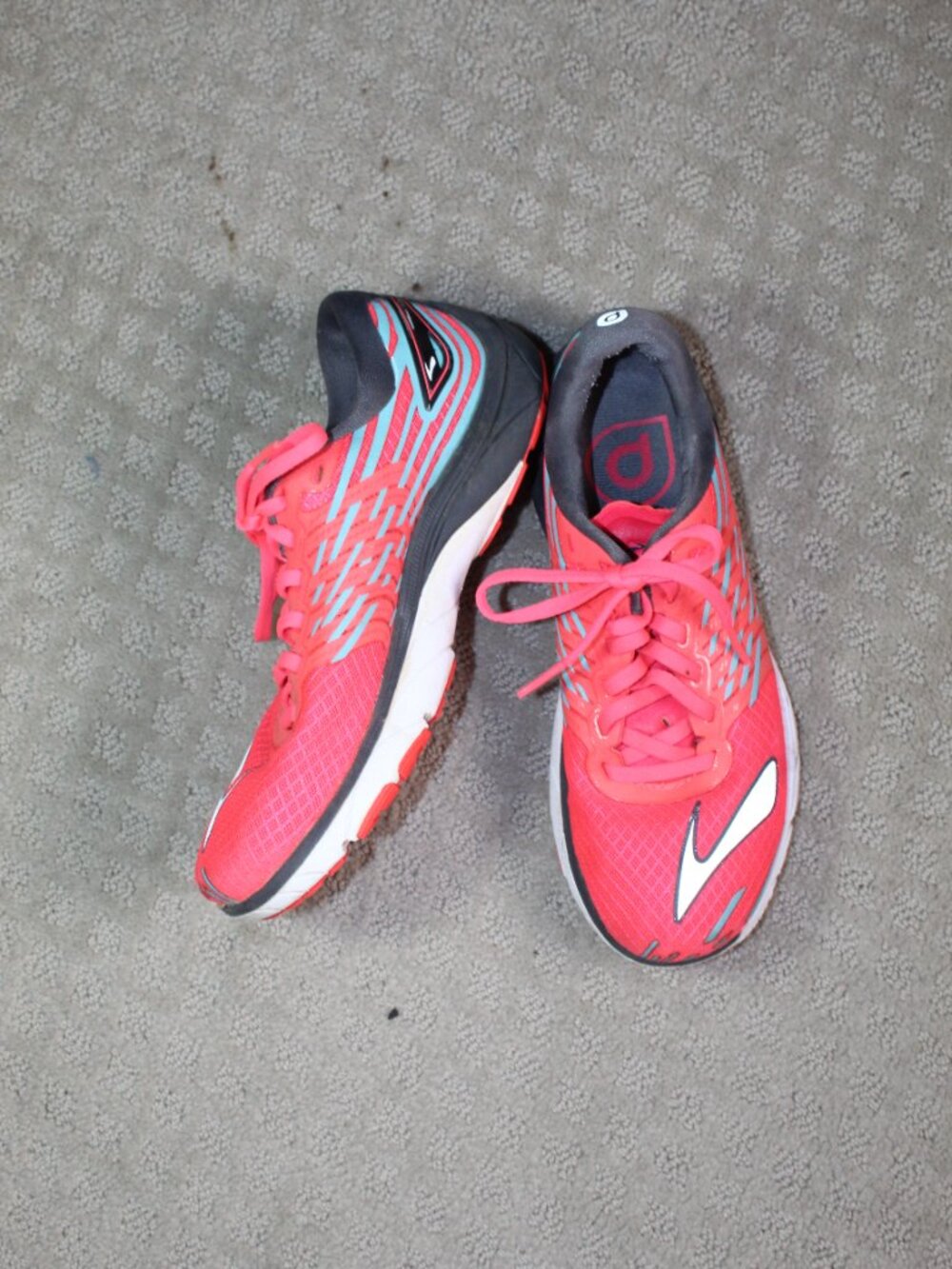 Brooks Size 7.5 Pure Cadence 5 Neon Peach Blue Athletic Shoes